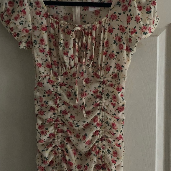 NWT Pink floral scrunch dress- size Small - Picture 4 of 11